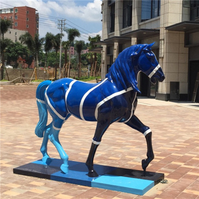 Het realistische Geschilderde Standbeeld van de het Beeldhouwwerktuin van het Glasvezel Levensgrote Paard