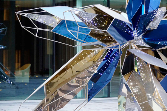 Decoratief het Metaalbeeldhouwwerk Eigentijds Modern Art Outdoor Sculpture van de hotelpool