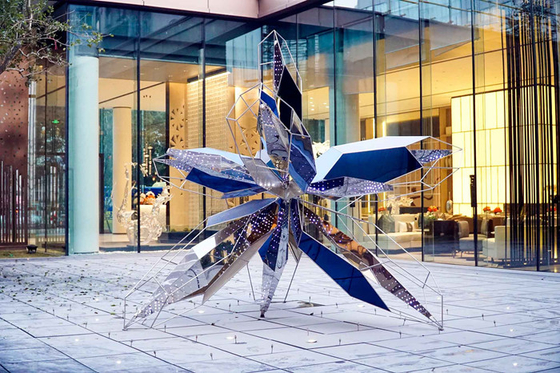 Decoratief het Metaalbeeldhouwwerk Eigentijds Modern Art Outdoor Sculpture van de hotelpool