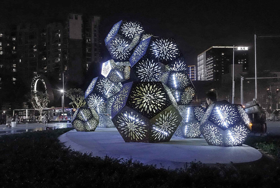 SS de Moderne Decoratieve van de de Sneeuwvlokveelhoek van het Metaalbeeldhouwwerk Lichte Transmissie