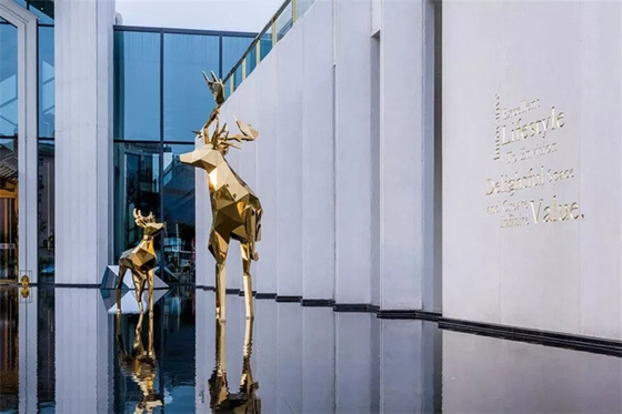 Van het de Beeldhouwwerken Geometrisch Opgepoetst Groot Metaal van de roestvrij staaltuin Dierlijk de Hertenstandbeeld
