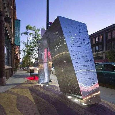 Uitgehold transparant merklogo ontworpen roestvrijstalen sculptuur