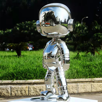 Binnen van de de Beeldhouwwerkenrobot van het Huisdecor van het de Jongensroestvrije staal de Spiegelbeeldhouwwerk
